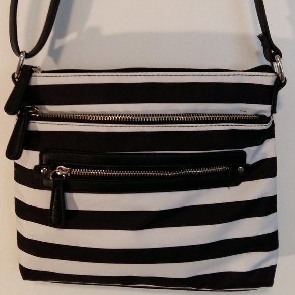 NWOT Stylish black & white shoulder bag! - Picture 1 of 4